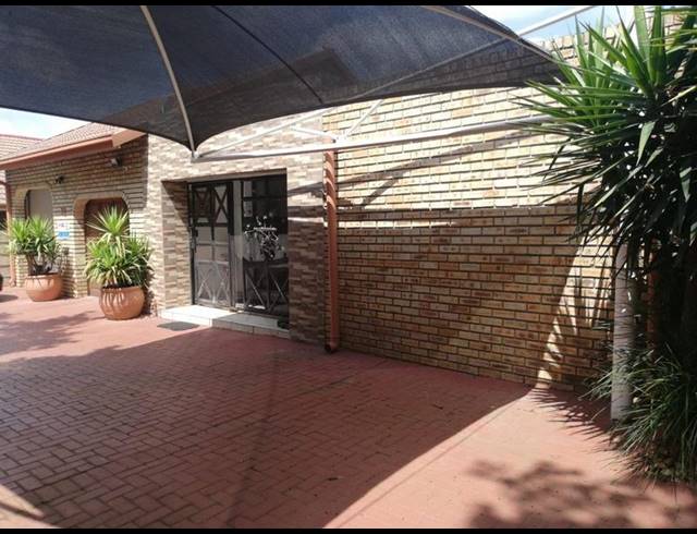 6 BEDROOM HOUSE FOR SALE IN VANDERBIJLPARK SE 3